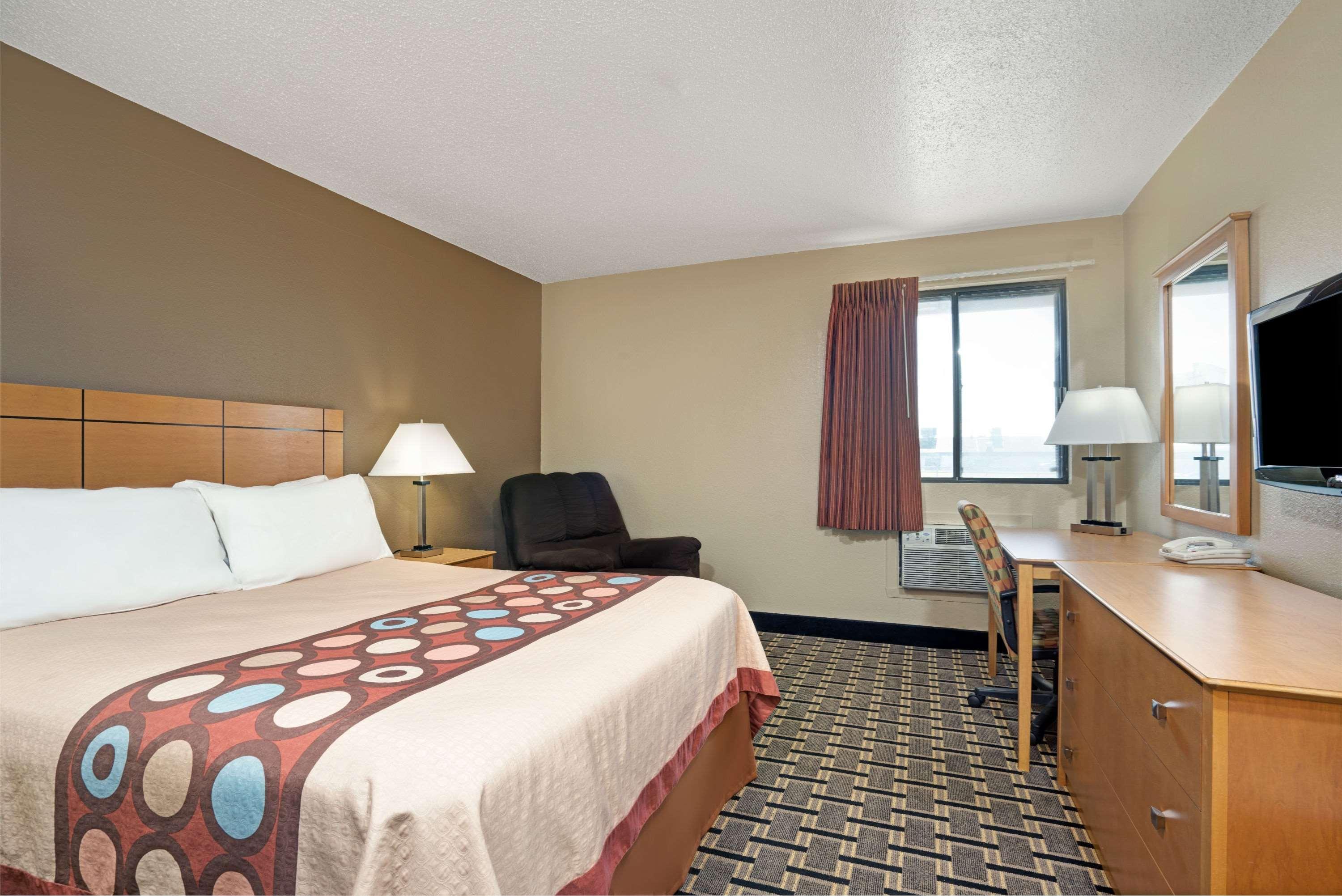 Super 8 By Wyndham Melrose Hotel Kültér fotó