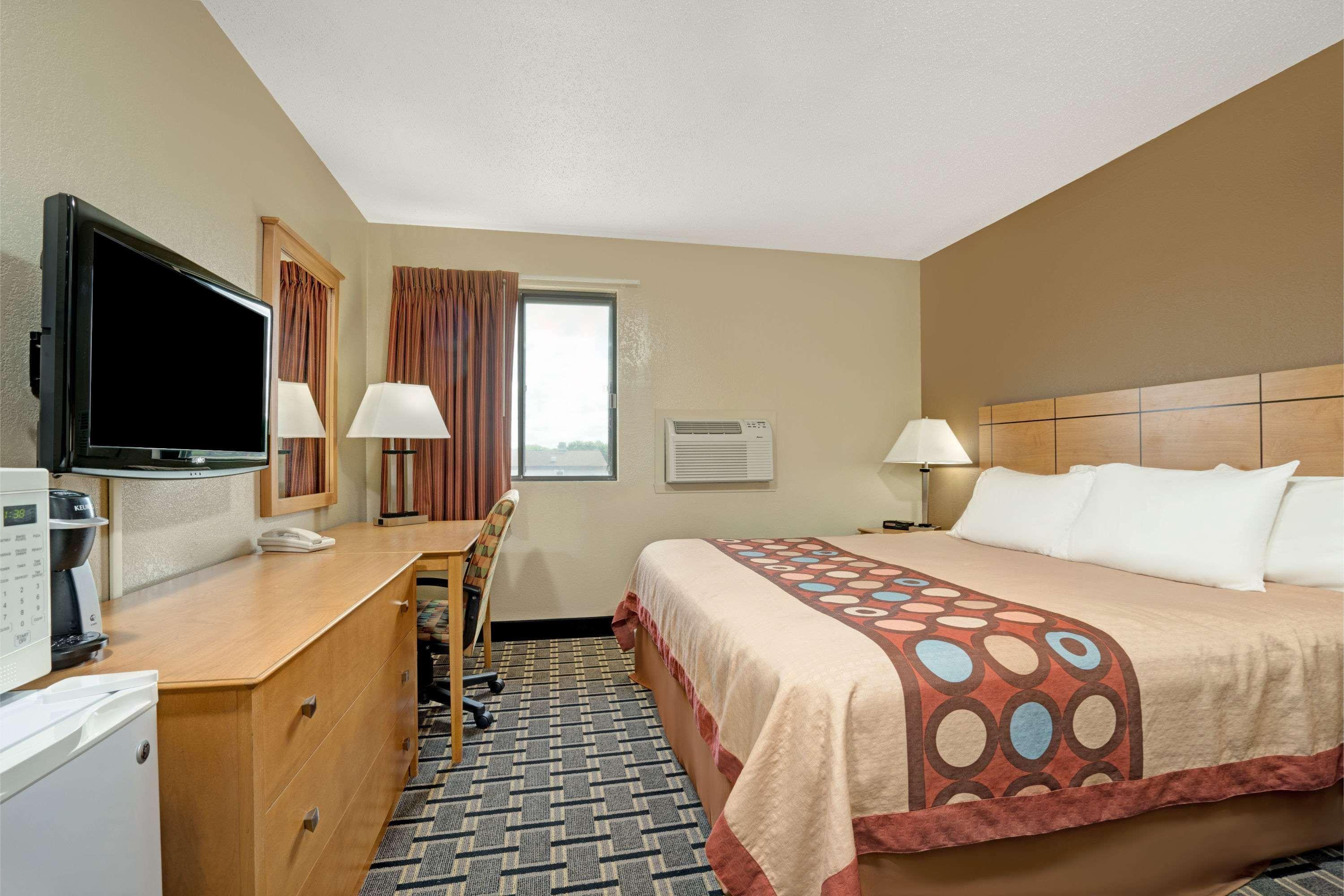 Super 8 By Wyndham Melrose Hotel Kültér fotó